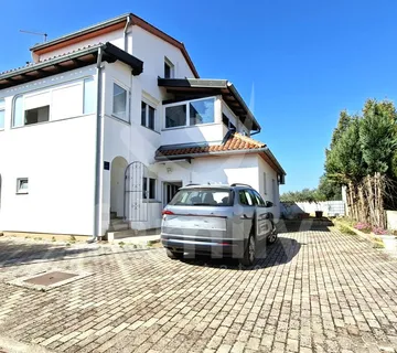Ekskluzivno Prodaja Prostrane Kuće U Blizini Mora - Valbandon, Fažana