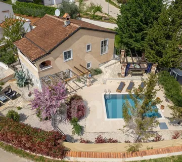 Samostojeća Mediteranska Kuća U Blizini Poreča