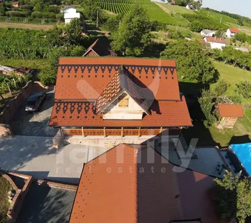 Dvije Hrastove Kuće, Bazen, Vinograd I Voćnjak - Voloder, Popovača