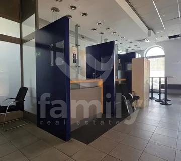 Zakup Prostranog Poslovnog Prostora U Centru Grada - Požega