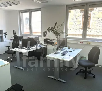 Poslovni Prostor Na Frekventnoj Lokaciji U Centru Pule - Medulin