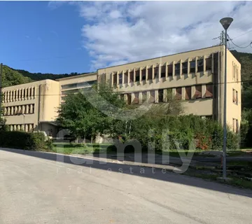 Investicijska Prilika - Impresivna Površina Poslovnog Potencijala - Labin