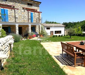 Visokokvalitetna Kamena Vila Sa Bazenom I Garažom - Labin