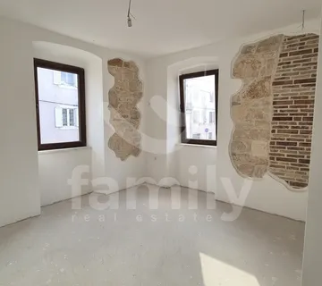 Kompletno Renovirana Višestambena Kuća - Vodnjan