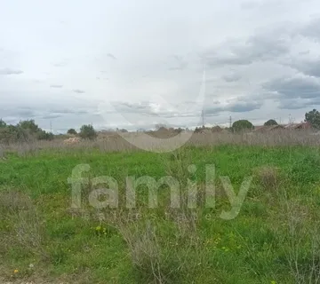 Poljoprivredno Zemljište Okruženo Prirodom - Peroj, Vodnjan