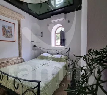 Poslovno - Stambena Zgrada U Centru Pule Sa Pogledom Na More - Medulin