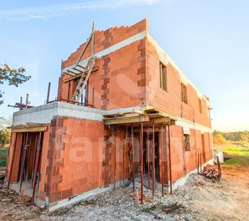 Odličan Roh Bau Iznimno Kvalitetne Gradnje I Opreme Na Vrhunskoj Lokaciji - Svetvinčenat