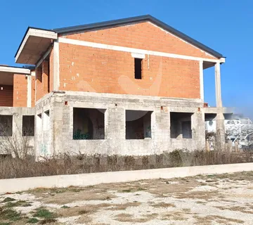 Prodaja Stambeno-Poslovne Zgrade Na Atraktivnoj Lokaciji Blizu Mora - Fažana