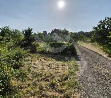 Atraktivno Poljoprivredno Zemljište - Pula