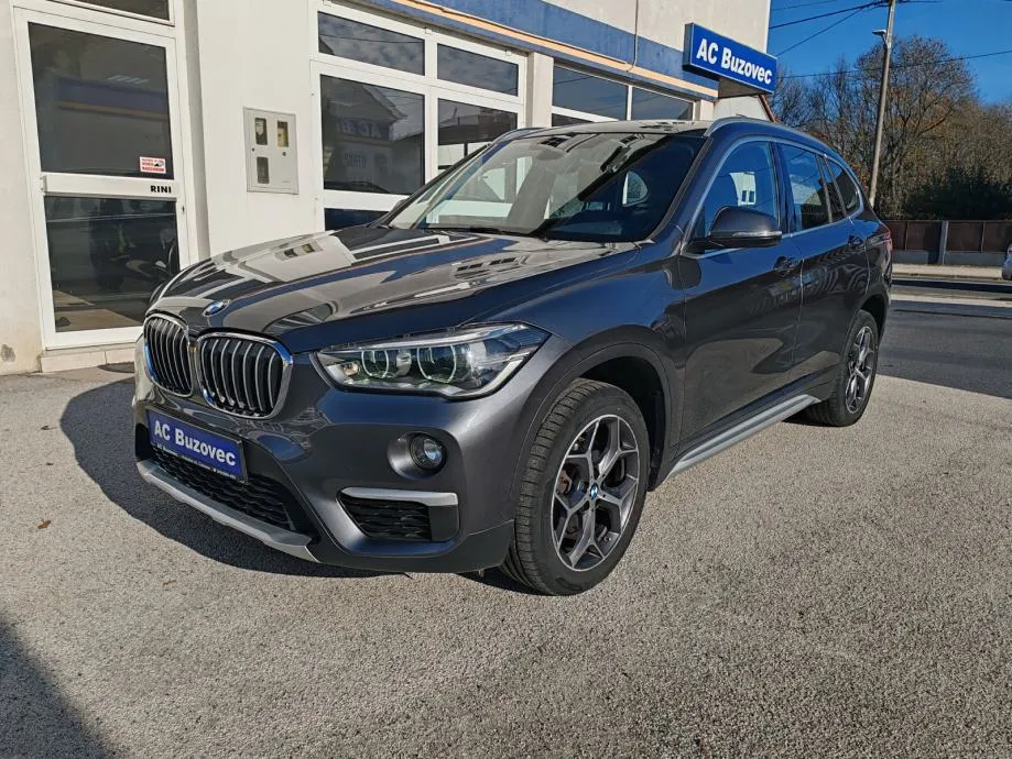 BMW X1 sDrive18d X line - cover