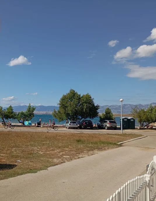 Vir, prizemnica u nizu(50,20m2), 30 metara do plaže, PRILIKA! - cover