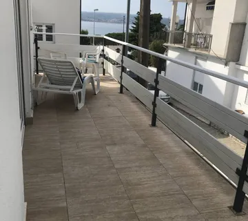Crikvenica-manja kuća blizu mora - cover