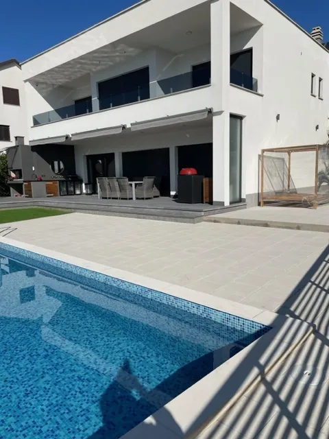 Vila u Crikvenici - cover