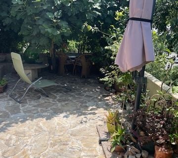 Crikvenica,prizeman stan sa ostakljenim terasama - cover