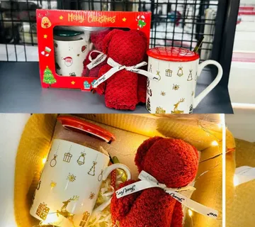 Božićni Poklon Set – Šalica s poklopcem + mekana božićna krpa - cover