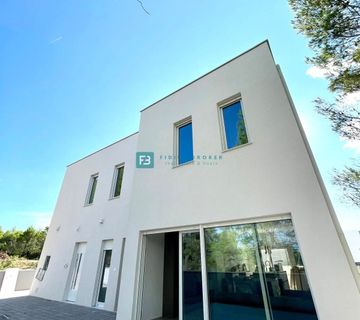 ŠIBENIK-BILICE, novo, namještena luksuzna vila, 2 odvojena stana, 400 m od mora - cover