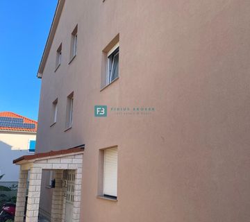 VODICE, namješten trosoban stan, 650 m od plaže, pogled na more - cover