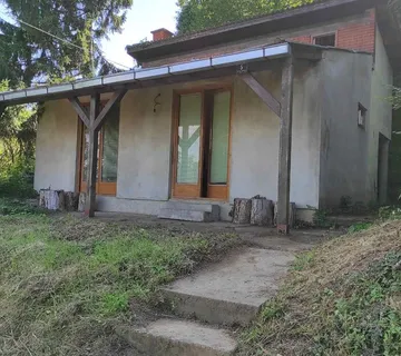 Kuća za odmor sa šumom i voćnjakom - cover