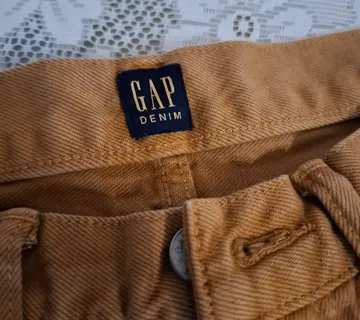 Nove smeđe kratke hlače GAP - cover