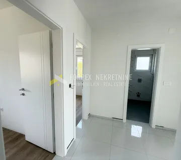 NOVI VINODOLSKI-STAN 66 m2 SA DVIJE SPAVAĆE SOBE - cover