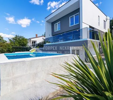 NOVI VINODOLSKI-70 METARA OD MORA MODERNA VILA SA BAZENOM - cover