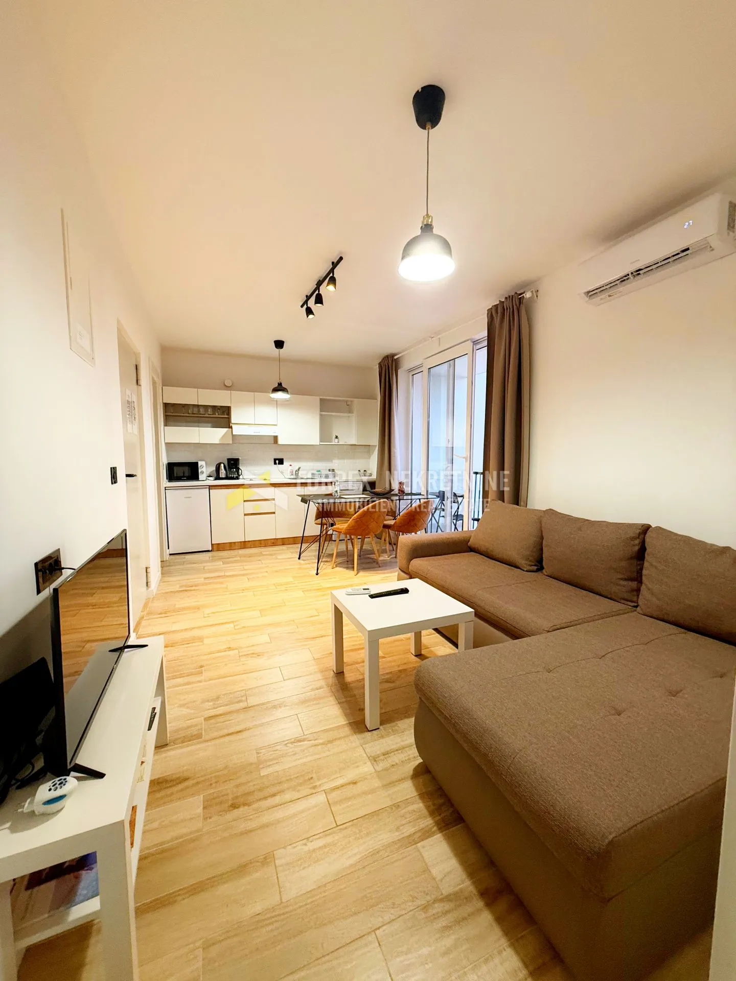 CRIKVENICA-KUĆA SA 4 APARTMANA I BAZENOM - cover