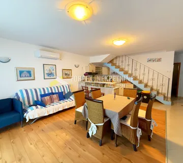 NOVI VINODOLSKI-DVOETAŽNI STAN 94 m2 - cover