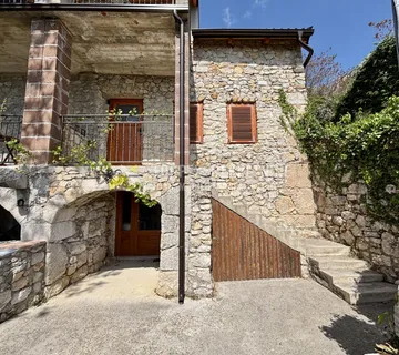 GRIŽANE - DVIJE ETAŽE U AUTOHTONOJ KUĆI - cover