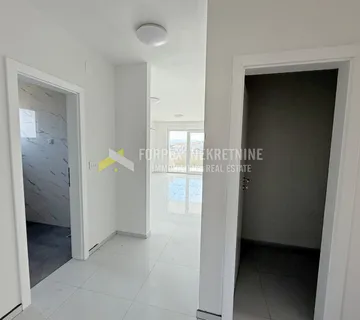 NOVI VINODOLSKI-STAN U NOVOGRADNJI 66 m2 SA DVIJE SPAVAĆE SOBE - cover