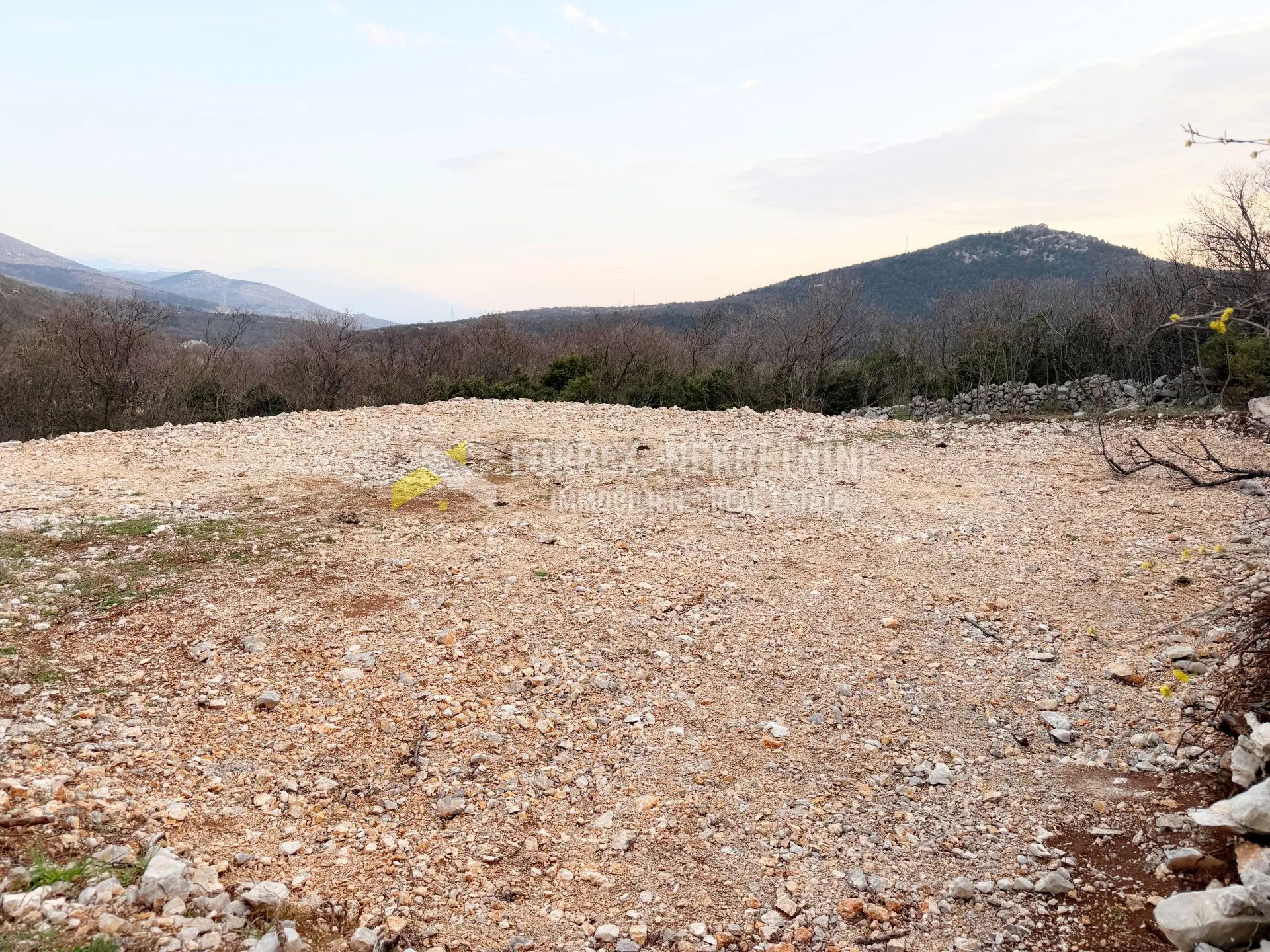 NOVI VINODOLSKI-LEDENICE-GRAĐEVINSKO ZEMLJIŠTE SA PROJEKTOM - cover