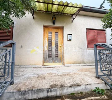 NOVI VINODOLSKI-KUĆA 111 m2 SA OKUĆNICOM  - cover