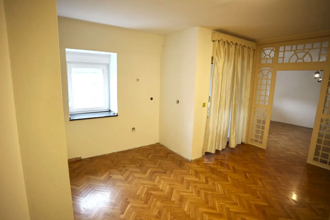ĐAKOVO,CENTAR, prostrani 2S stan 46m2+24 m2, 4.kat, PRILIKA!! - cover