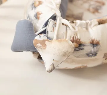 Sensillo gnijezdo za bebu muslin - plavo - cover