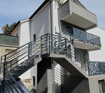 Otok Krk, Kornić, adaptirana kuća s 3 stana - Kornić, Krk