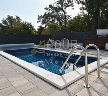 Otok Krk, Malinska, novogradnja, 88.42m2, 3s+db, bazen, okućnica - Malinska, Malinska-Dubašnica