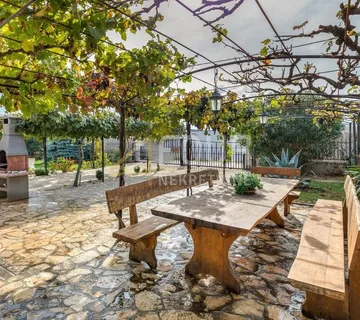 Istra, Pula, Kaštanjer, samostojeća kuća