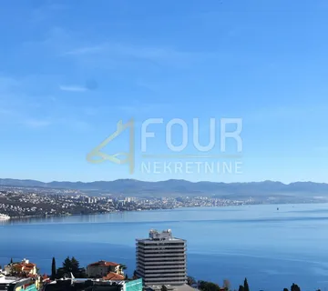 Opatija, kuća s 4 stana, garažom i okućnicom, 500m od mora!