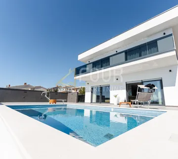 Novi Vinodolski, 391.72m2, vila s bazenom, saunom i pogledom na more, blizina plaže! - cover