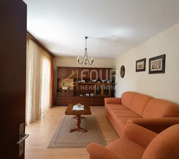 Ika - Oprić, 2 stana s okućnicama - Oprić, Opatija