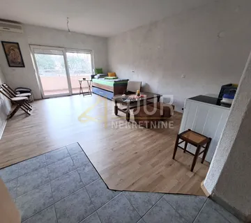 Opatija, Pobri, garsonijera s lođom! - cover