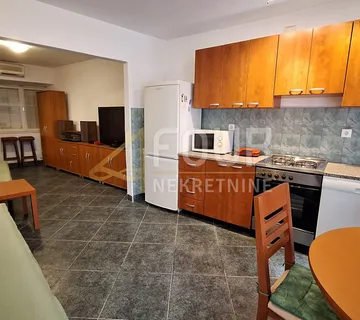 Otok Krk, Punat, dvojna kuća, 1. red do mora !