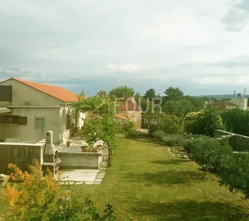Otok Krk, grad Krk, samostojeća kuća