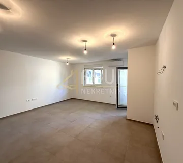Istra, Pula, 2s+db, lođa, novogradnja