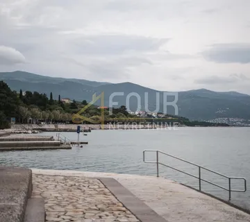 Novi Vinodolski - manji stan blizu mora! 28.02m2, garsonijera + lođa