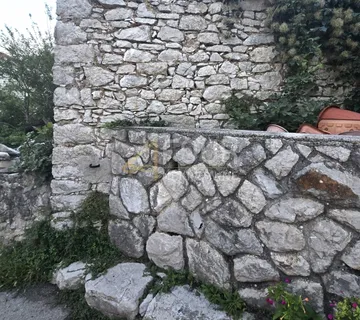 Otok Cres, Orlec, kuća u nizu s konobom, terasom i vrtom - Orlec, Cres