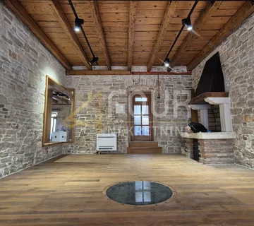 Zakup, Pula, Centar, poslovni prostor, 36.30m2