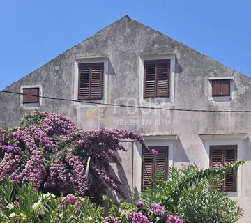 Mali Lošinj, 488m2, kamena starina 100m od mora