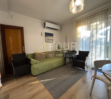 Otok Krk, grad Krk, dvojna kuća s 2 stana