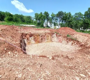 Istra, Raša, Sveti Bartul, zemljište 554m2 s pravomoćnom građevinskom dozvolom - Sveti Bartul, Raša