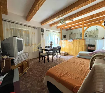 Otok Krk, Dobrinj, autohtona kuća od 110m2 u staroj jezgri